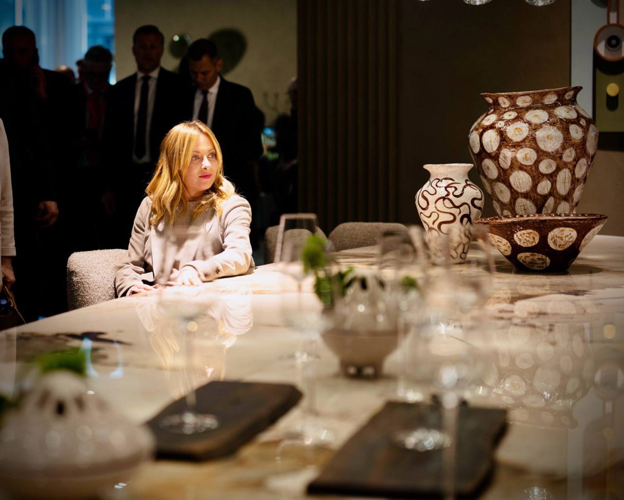 Giorgia Meloni alla 64ª edizione del Salone del Mobile: "Questo divano è più comodo di quello alla Casa Bianca"