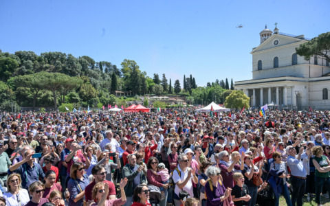25 Aprile: a Roma caccia all’attentatore che ha sparato a due persone con il fazzoletto dell’Anpi