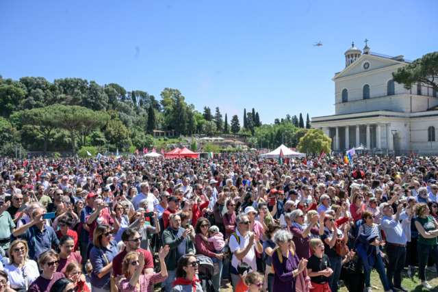 25 Aprile: a Roma caccia all’attentatore che ha sparato a due persone con il fazzoletto dell’Anpi