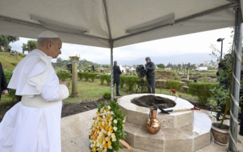 Papa Prevost dall’Algeria: “Il cuore di Dio non sta con i prepotenti”