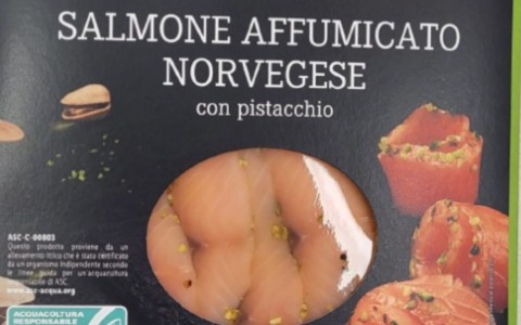 Attenzione al salmone affumicato norvegese con pistacchio: rischio listeria