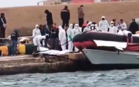 19 migranti sono morti per il freddo durante una traversata verso la Sicilia