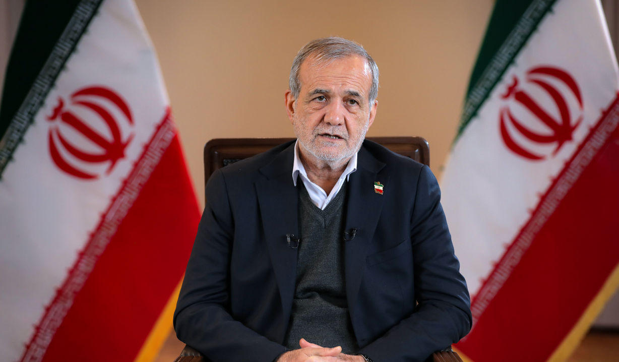 Il presidente dell’Iran Pezeshkian contro i Pasdaran: “Portano il Paese al disastro”