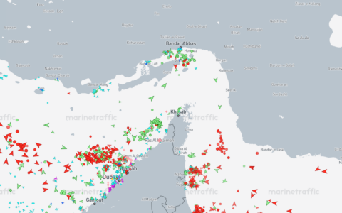 Tregua guerra: le prime due petroliere sono passate attraverso lo stretto di Hormuz