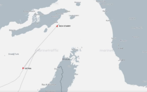 La Cina sfida il blocco nello Stretto di Hormuz: una petroliera rompe l’assedio Usa