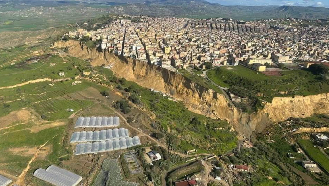 Frana Niscemi, indagati in tredici: tra loro anche gli ultimi quattro Presidenti di Regione Sicilia