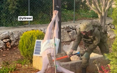Soldato israeliano danneggia crocifisso in Libano. Netanyahu condanna: “Sono scioccato”