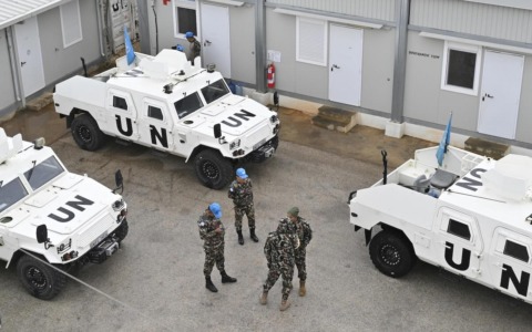 L’Iran continua a sparare: missili su Israele e Paesi del Golfo