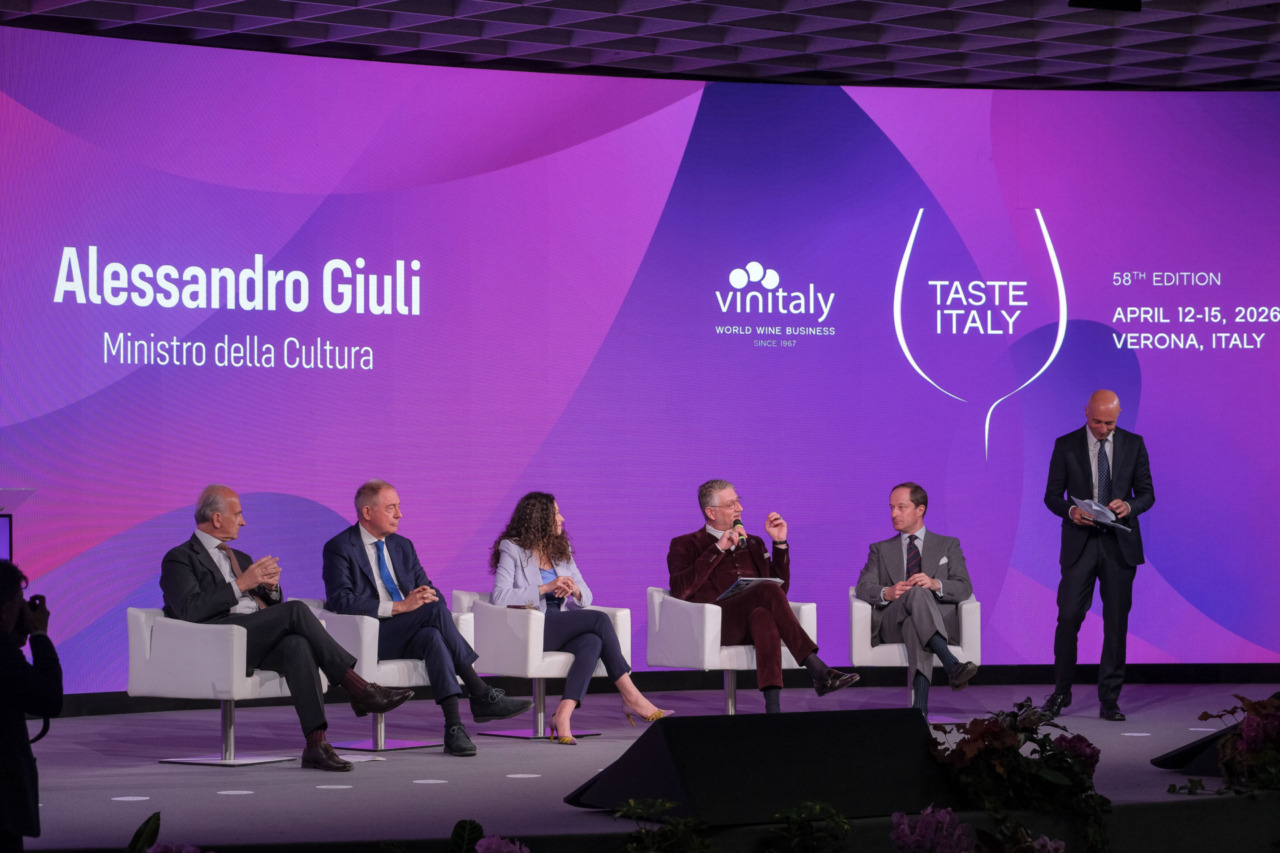 Al via Vinitaly 2026: sistema Italia unito per l’export del vino, tra nuove rotte globali e consumi in trasformazione