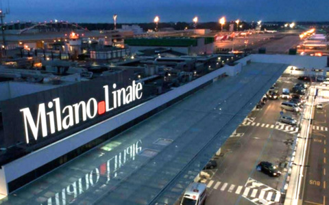 Linate, aereo Easyjet decolla senza 121 passeggeri: rimasti a terra a causa dei nuovi controlli EES