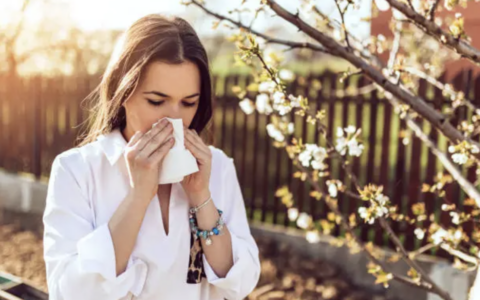 Allergie di primavera e riposo notturno: quando il corpo non stacca mai