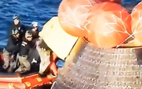 Il ritorno dalla luna, Artemis 2 è ammarata: “Una missione perfetta”