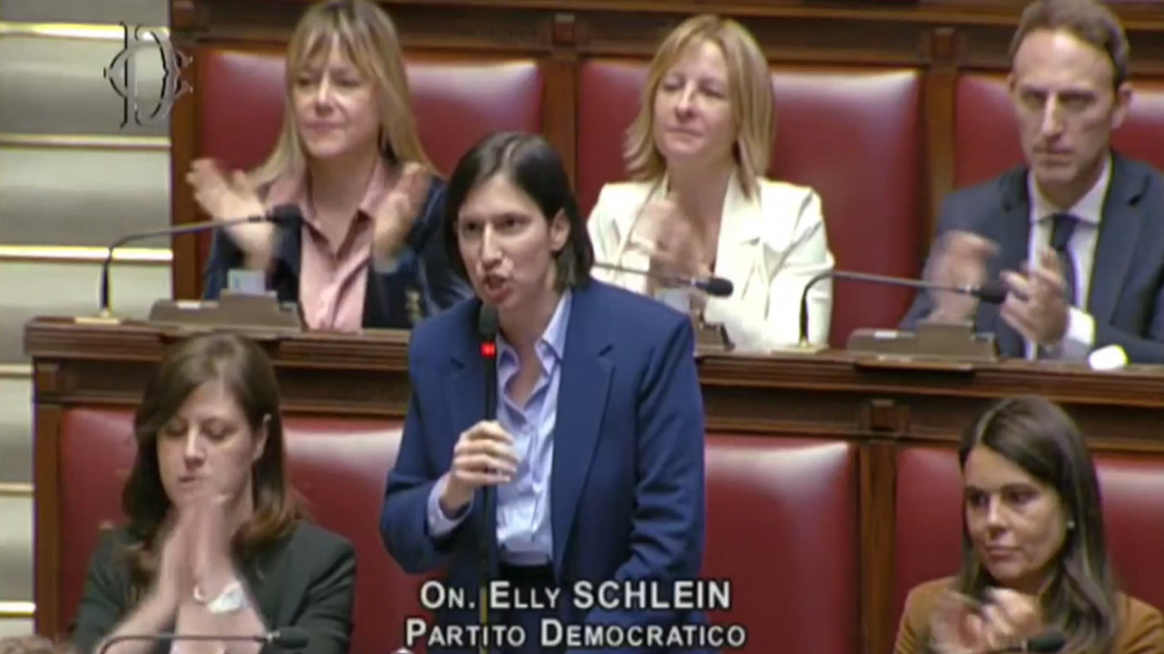 Schlein e Conte all’attacco: l’alternativa al Governo Meloni parte dalla Costituzione