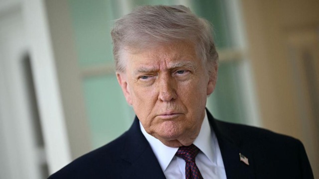 "Via il blocco navale e poi parliamo di uranio": l'Iran apre ai negoziati. Trump scettico