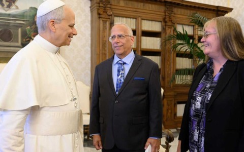 Levata di scudi per il Papa da destra a sinistra. E Trump sposta l’attenzione sul fratello Louis Prevost