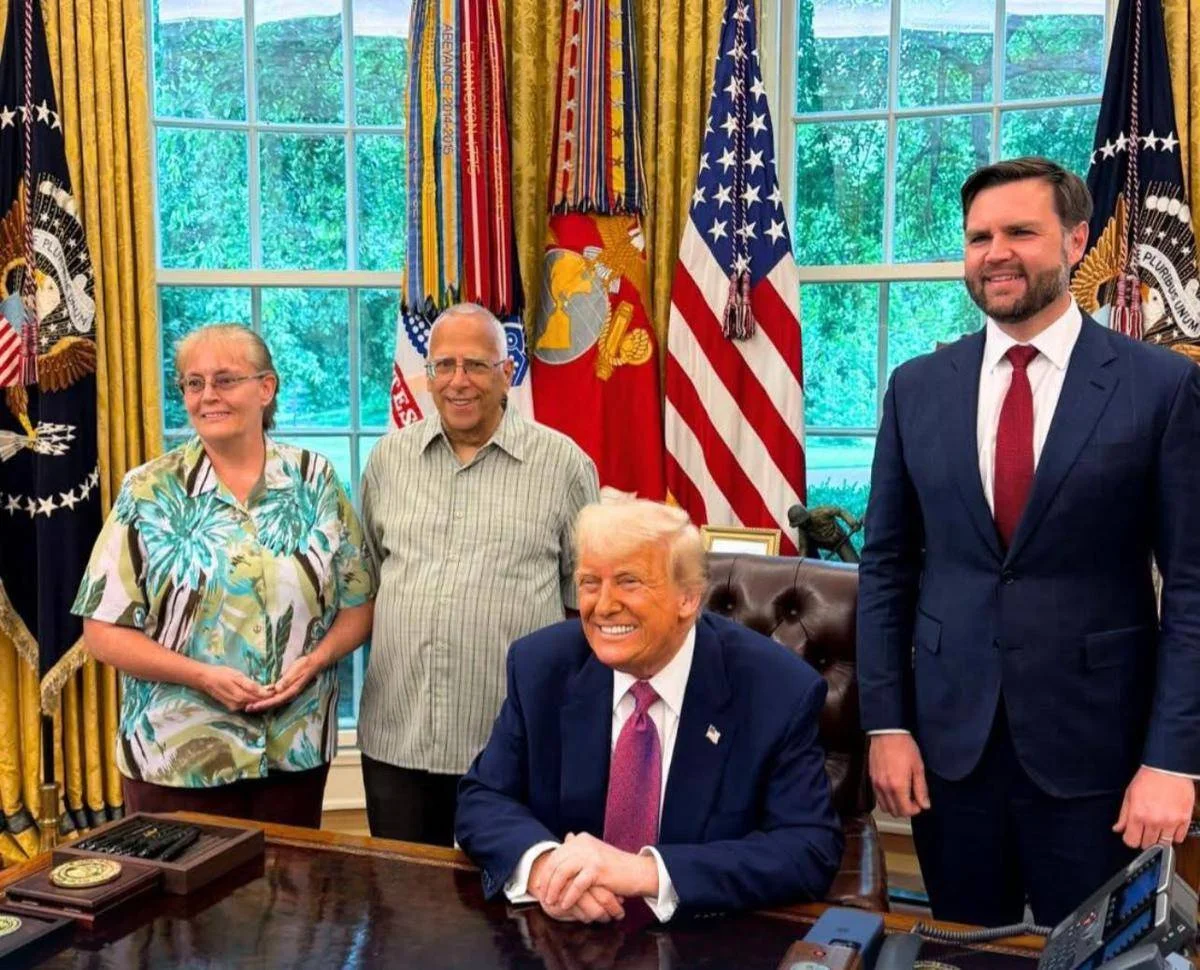 Levata di scudi per Prevost: da Meloni a Mattarella (passando per Salvini). E Trump vira sul fratello "MAGA" del Papa