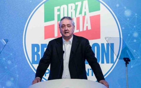 Movimenti in Forza Italia: si dimette il capogruppo Barelli, Marina Berlusconi incontra Cirio