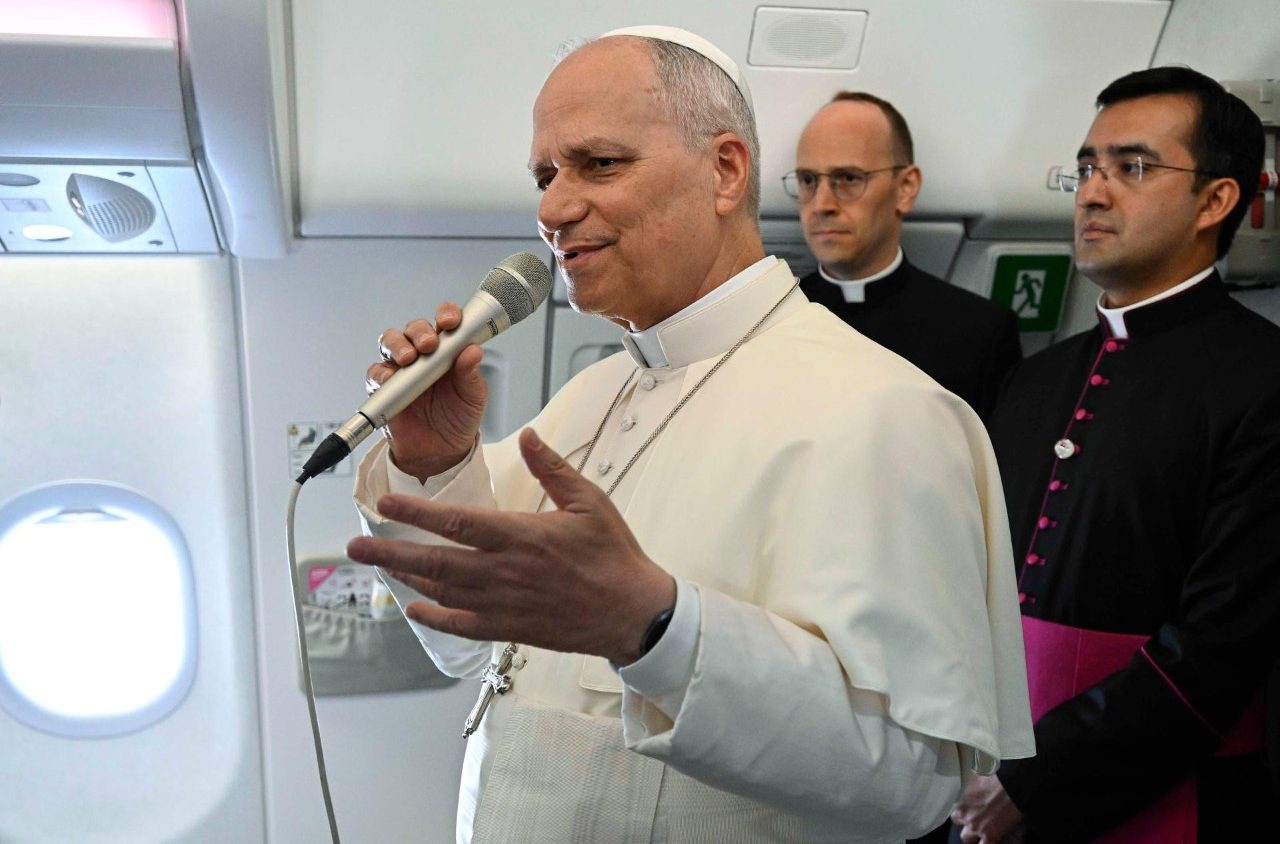 Papa Leone: “In Africa per parlare di pace, non dibatto con il presidente americano, i miei discorsi scritti da settimane”