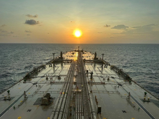 Chi passa da Hormuz: la differenza la fanno le assicurazioni "stellari" per le petroliere