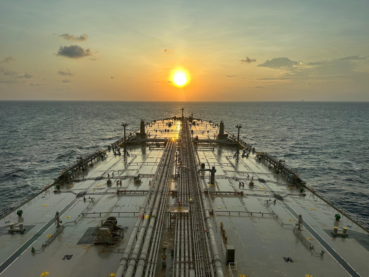 Stretto di Hormuz: Iran valuta il passaggio di navi vicino alle coste dell’Oman, ma serve un accordo