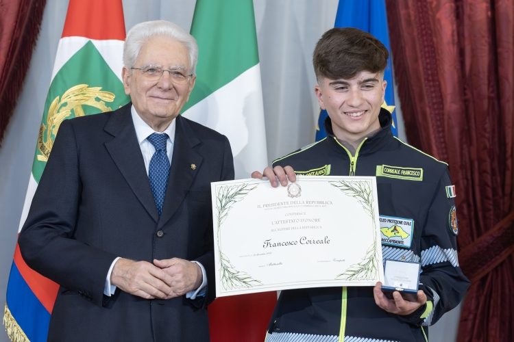 Mattarella premia 29 nuovi giovani Alfieri della Repubblica