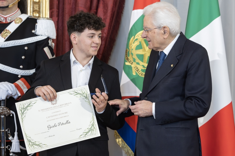 Mattarella premia 29 nuovi giovani Alfieri della Repubblica