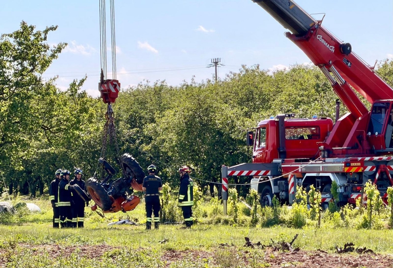 Incidenti sul lavoro: un altro agricoltore perde la vita schiacciato dal suo trattore