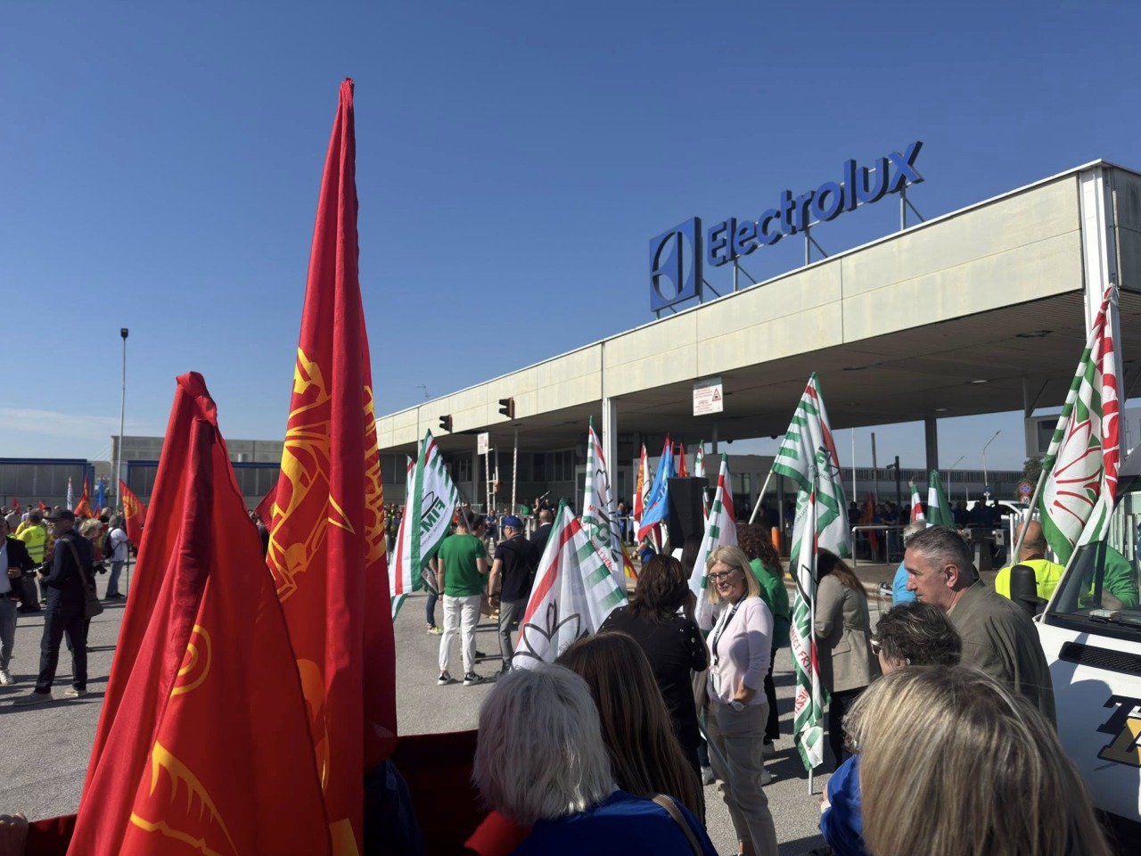 Electrolux, il caso esplode: 1.700 esuberi dopo anni di aiuti pubblici