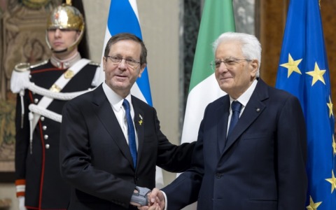 Telefonata fra Mattarella e il presidente di Israele Herzog: “Terminare lo stato di guerra permanente”