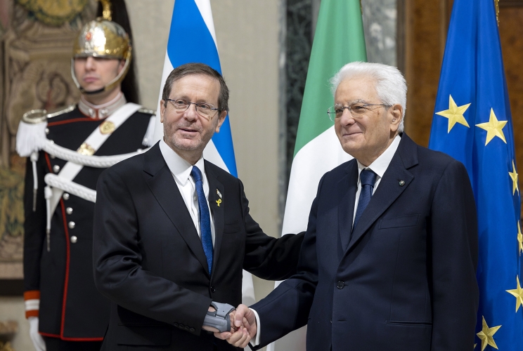 Telefonata fra Mattarella e il presidente di Israele Herzog: “Terminare lo stato di guerra permanente”