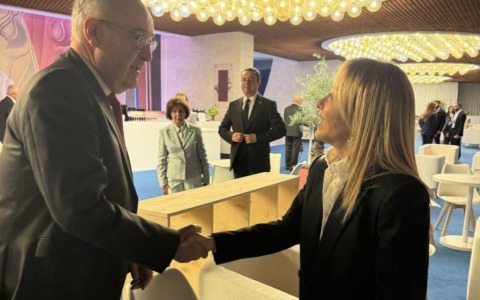 Crans Montana, la premier Meloni conferma: “Non saranno chieste le fatture sanitarie alle famiglie italiane”