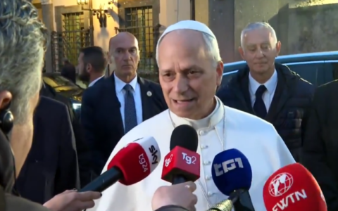 Terzo attacco di Trump al Papa, Leone risponde: “Se qualcuno vuole criticarmi lo faccia: annuncio solo il Vangelo”. Domani arriva Rubio