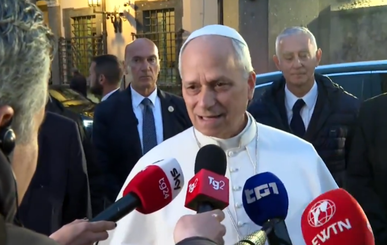 Terzo attacco di Trump al Papa, Leone risponde: “Se qualcuno vuole criticarmi lo faccia: annuncio solo il Vangelo”. Domani arriva Rubio
