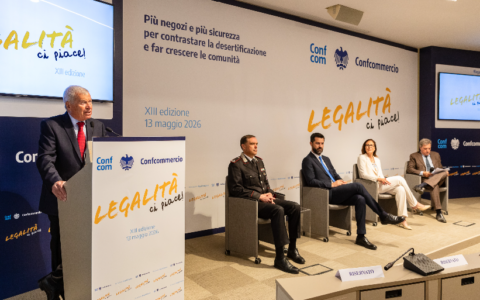 Confcommercio: “L’illegalità costa 41 miliardi di euro alle imprese”. Allarme su abusivismo e furti