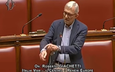 Commissione di Vigilanza Rai bloccata: Giachetti si ammanetta in Parlamento, poi interrompe lo sciopero della fame