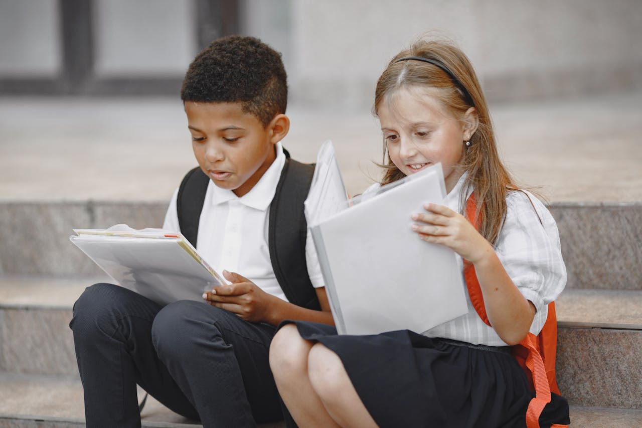 La Svezia torna a carta e penna: perché la scuola più digitale d’Europa riscopre i quaderni?