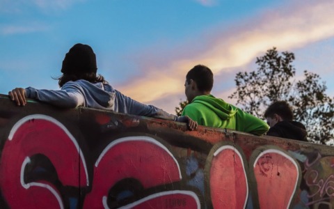 Allarme Aifa sugli adolescenti: aumentano i sovradosaggi intenzionali di paracetamolo dopo la pandemia
