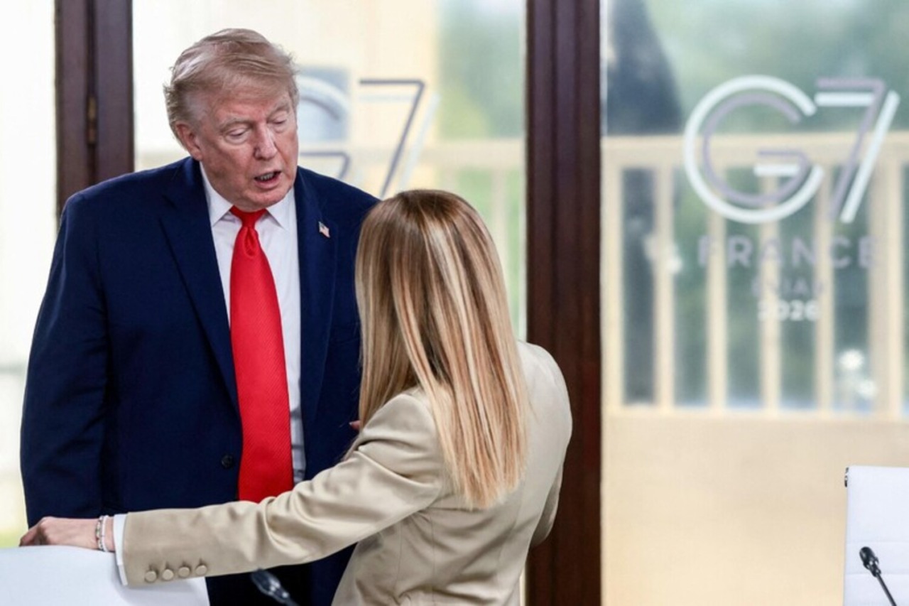 Trump-Meloni, il presidente Usa continua la sceneggiata: “Non la voglio più come fan, non c’era per Hormuz”