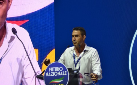 Polemica su Vannacci: “Il femminicidio non esiste”. Il Pd: “Negazionismo patriarcale”