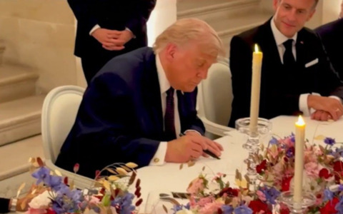Trump: “Ho firmato l’accordo con l’Iran”. Il capo negoziatore iraniano mostra il documento