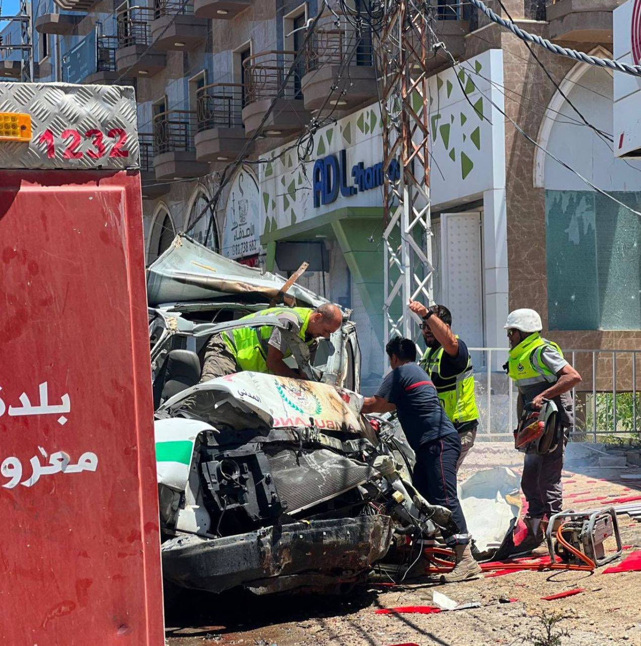Israele-Libano, cessate il fuoco già fragile: Hezbollah lancia razzi, Israele risponde con raid
