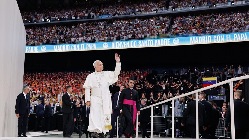 Leone XIV, il primo Papa al Parlamento spagnolo: poi il bagno di folla al Bernabéu