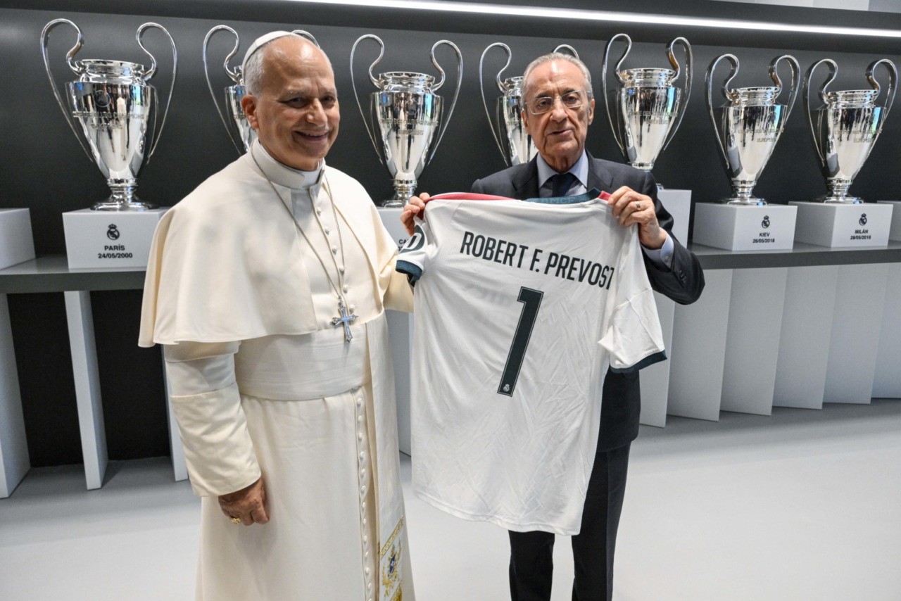 Leone XIV, il primo Papa al Parlamento spagnolo: poi il bagno di folla al Bernabéu