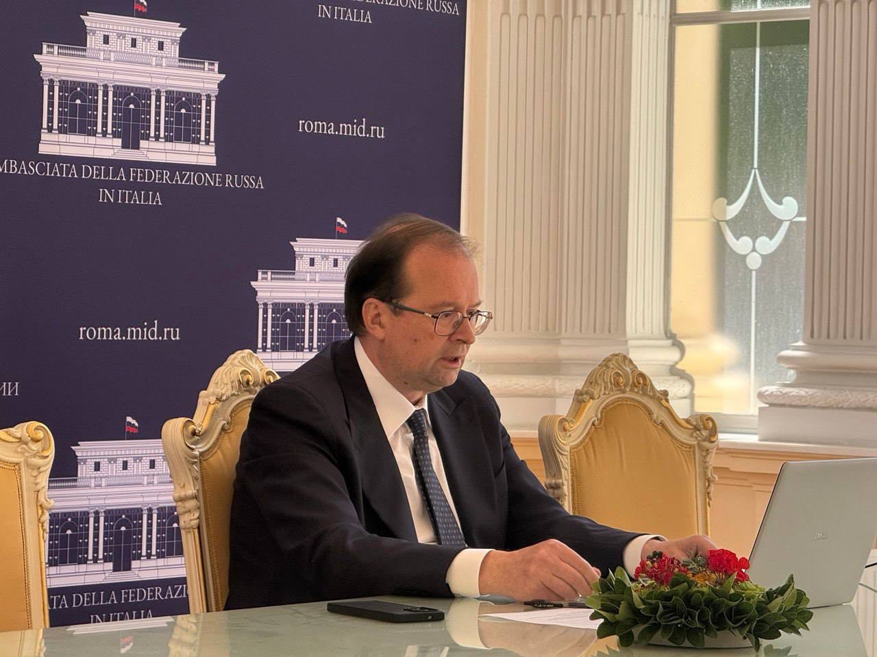 “La Russia colpevole di tutti i problemi”, l’ambasciatore torna ad attaccare l’Italia
