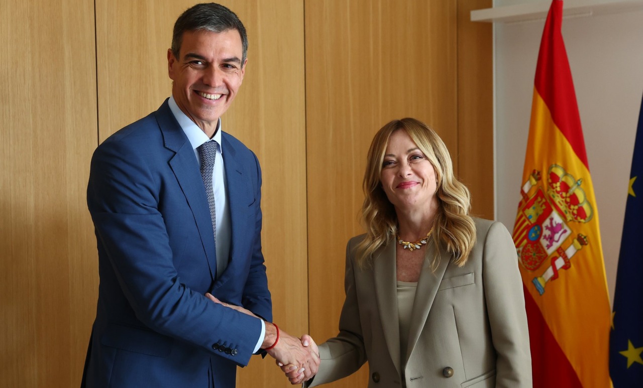 La strana coppia: Meloni vede Sanchez per chiedere maggiori finanziamenti Ue per competitività, sicurezza ed energia