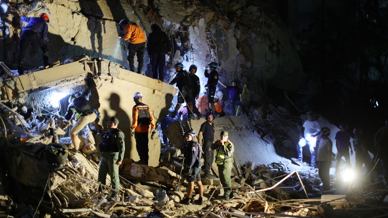 Terremoto devasta il Venezuela, due scosse di 7.5 e 7.2: palazzi crollati, si scava sotto le macerie