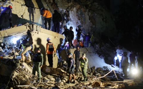Terremoto devasta il Venezuela, due scosse di 7.5 e 7.2: palazzi crollati, si scava sotto le macerie