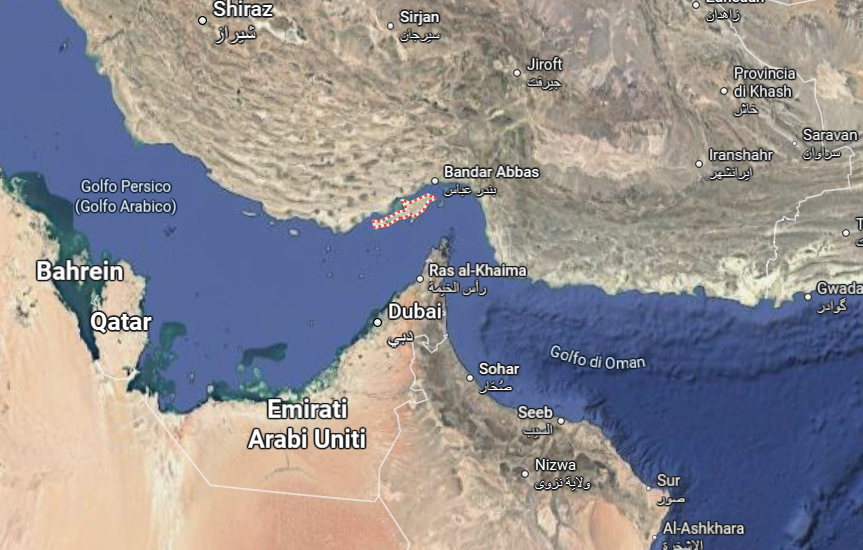 Iran, droni sull’aeroporto del Kuwait: feriti passeggeri al terminal. Nuovi raid Usa nel Golfo, Trump prova a tenere aperto il negoziato