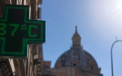 Sempre più caldo: oggi 15 le città da bollino rosso (e picco nel weekend)