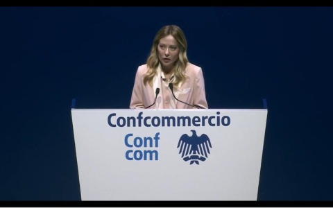 Meloni all’Assemblea generale di Confcommercio: “Al lavoro per ridurre il carico fiscale sul ceto medio. No a patrimoniale”